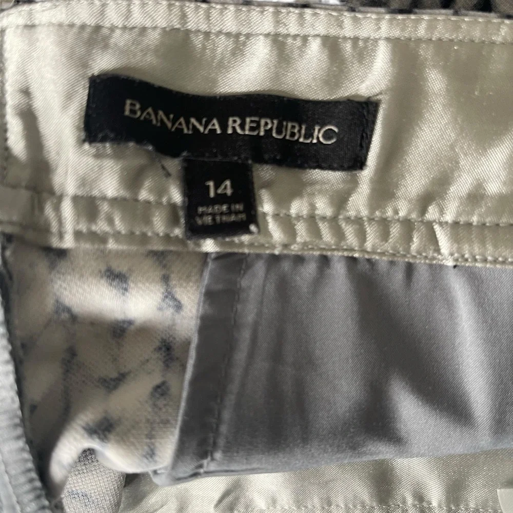 Banana Republic Women's Knit Print Pleated‎ Shorts Size 14 Black White